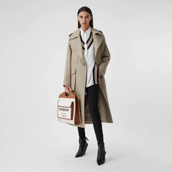 🔴SOLD🔴 BURBERRY Medium Pocket Logo Canvas and Leather Tote - Picture 4 of 16